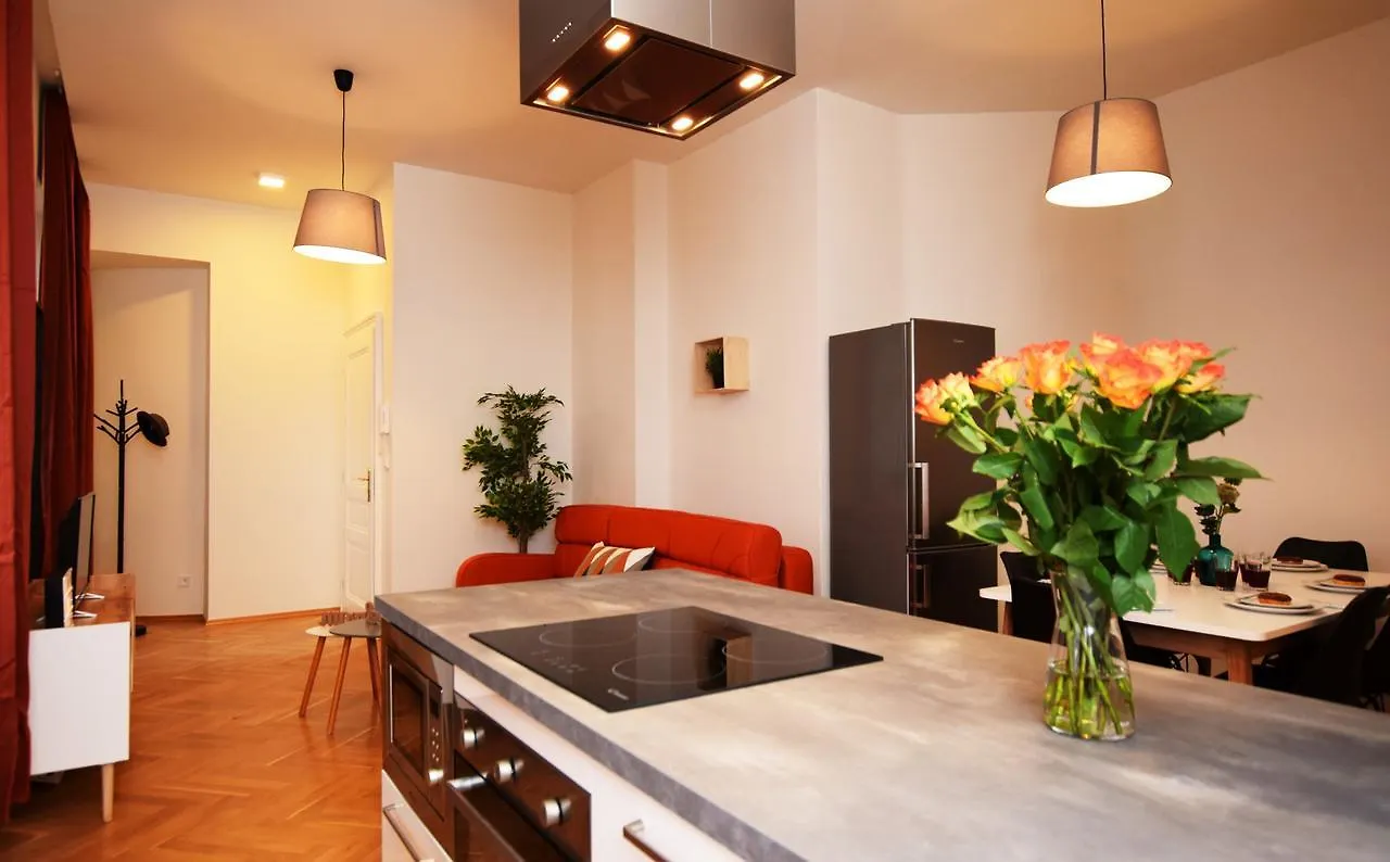 Rehorova Apartments By Pragueforyou 0*, Prag